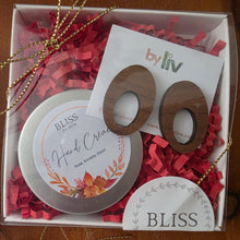 Load image into Gallery viewer, Earring Studs & Hand Crème gift box (assorted)