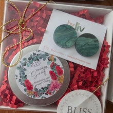Load image into Gallery viewer, Earring Studs &amp; Hand Crème gift box (assorted)
