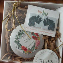 Load image into Gallery viewer, Earring Studs &amp; Hand Crème gift box (assorted)
